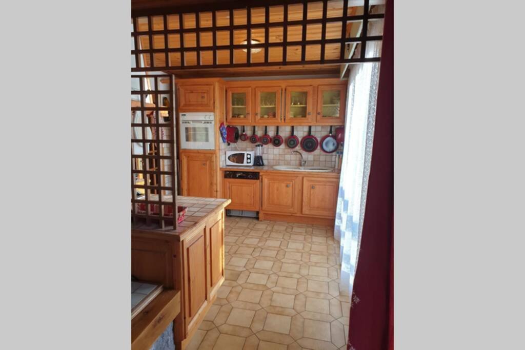 Authentique Chalet Vue Sur Le Lac Et Les Pistes ベス・エ・サンタナステーズ エクステリア 写真